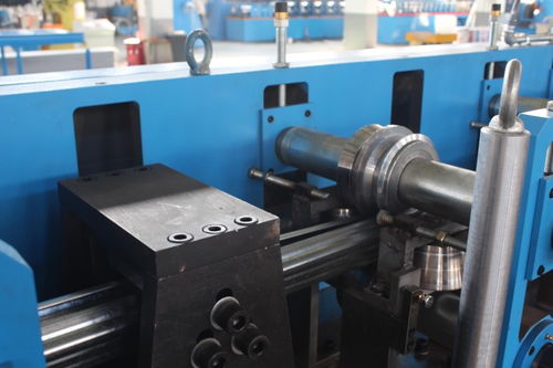 久进五金机械厂 以服务至上的理念，深耕成型机与车库门设备制造